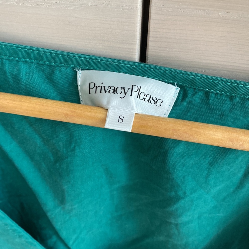 PRIVACY PLEASE Cropped Tank - Picture 2 of 2